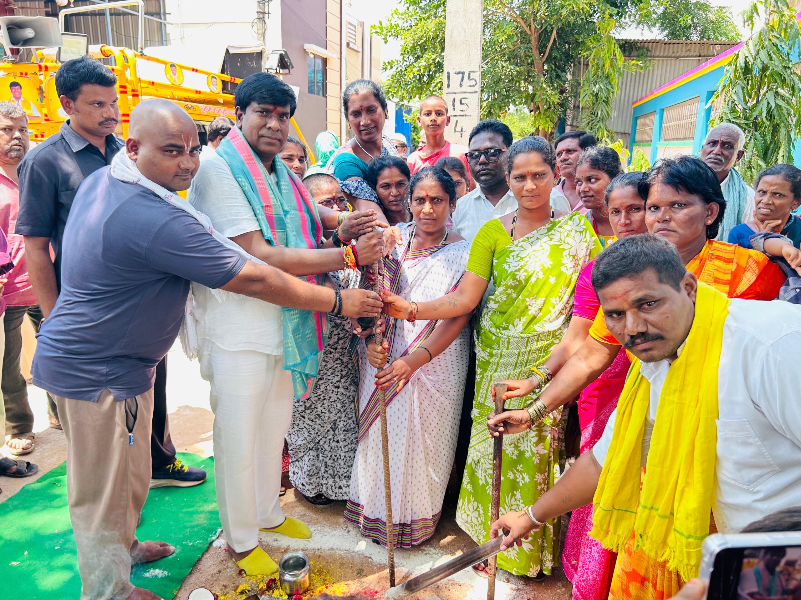 ఎమ్మిగనూరు పట్టణ అభివృద్ధికి మరో ముందడుగు.. రూ.303.38 లక్షలతో పలు అభివృద్ధి