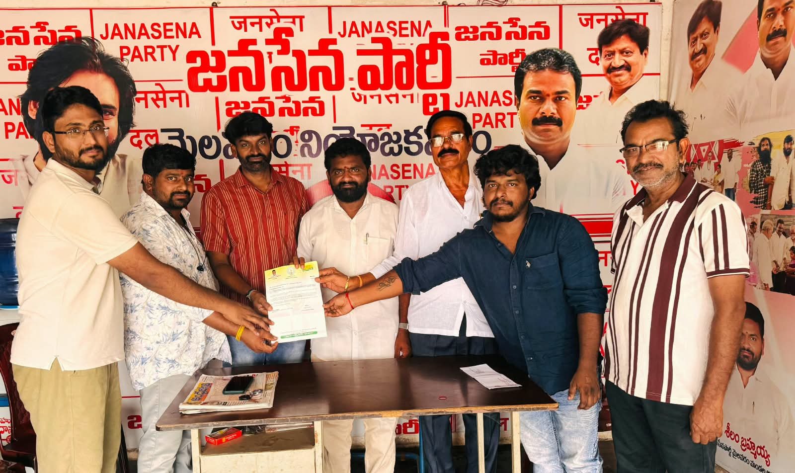 పదర్ల తిమోతి కుటుంబాన్ని పరామర్శించిన బొల్లినేని
