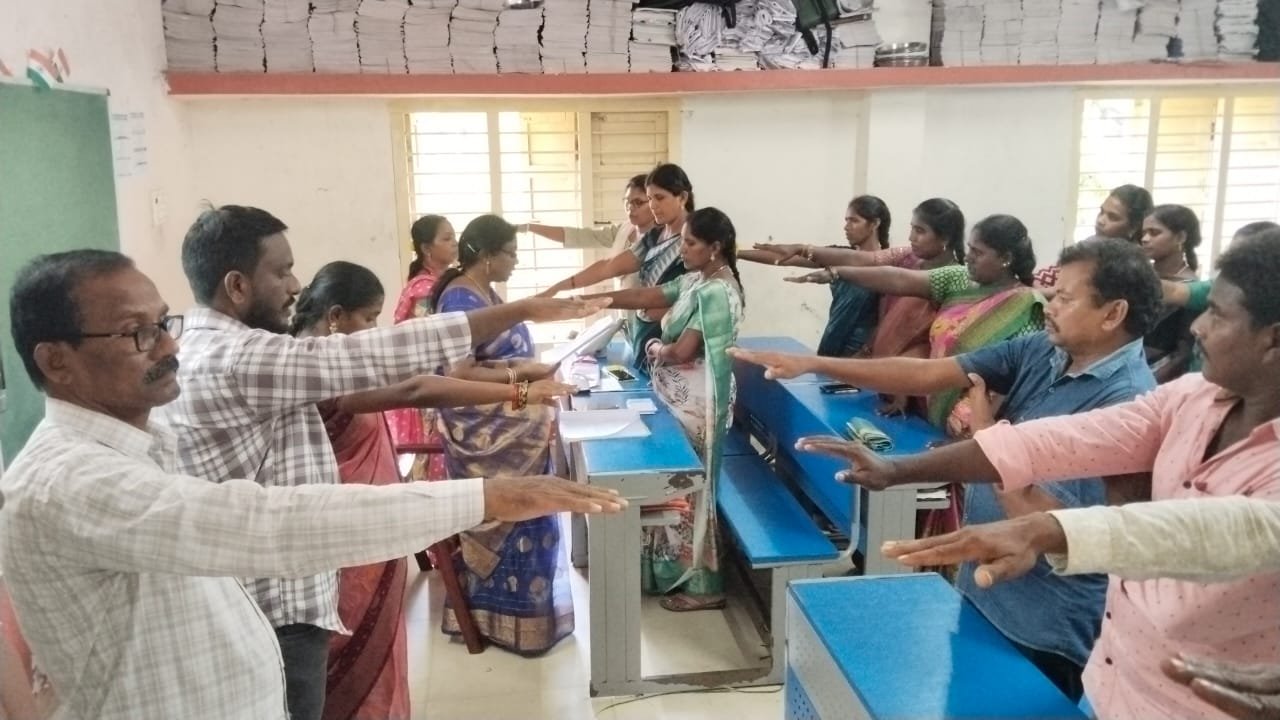 కుక్కల నియంత్రణ కేంద్రంలో కమిషనర్ తనిఖీ