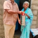 కోతుల బెడదతో గుబులు! ఇళ్లలోకి చొరబడి నిత్యావసర వస్తువుల ఎత్తుకెళ్లింపు