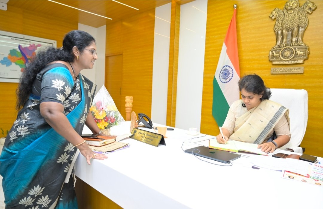 ఎస్సై జగదీష్‌ను పరామర్శించిన జిల్లా టీజేఏసీ చైర్మన్ మందడి ఇజ్రాయిల్