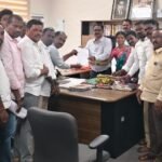 ఫీజు ల బకాయిలు తక్షణమే విడుదల చేయాలని జనగామ ఎం ఆర్ ఓ కు బిజెపి నాయకులు మెమోరాండం
