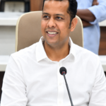నిమజ్జనంలో అశ్లీల నృత్యాలు.. భక్తుల ఆగ్రహం!