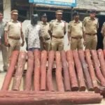 అరవపల్లి వినాయక ఉత్సవ కమిటీ ఆధ్వర్యంలో కాణిపాకం లడ్డూ పంపిణీ.. ఎస్సై మల్లికార్జున రెడ్డికి ప్రత్యేకంగా లడ్డూ అందజేత