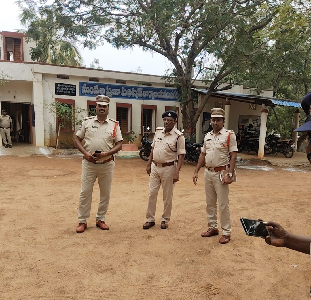దగదర్తి ఎంపీడీవో కార్యాలయంలో నామినేషన్ల కేంద్రం వద్ద పోలీస్ పటిష్ట భద్రత