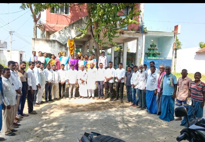 వెదురుపట్టు రాజుపాలెంలో చెత్త దారుణం.. రోడ్లే డంపింగ్ యార్డులుగా!