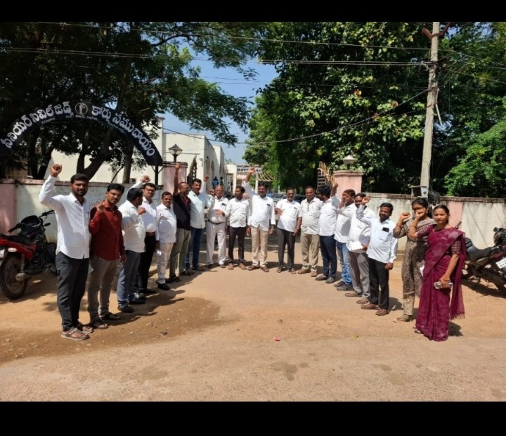 న్యాయవాదిపై కౌంటర్ కేసు దారుణం