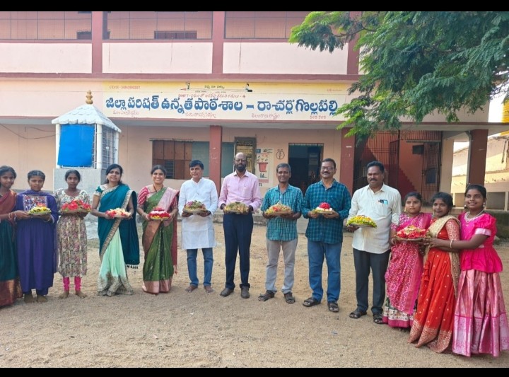 రాచర్ల గొల్లపల్లి పాఠశాలలో బతుకమ్మ సంబరాలు