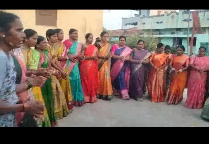 సంస్కృతి సాంప్రదాయాలకు ప్రతీకగా బతుకమ్మ