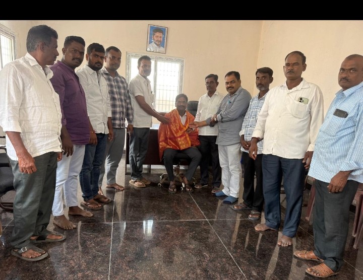 బొప్పాపూర్ మార్కెట్ కమిటీ చైర్మన్ ఘన సన్మానం