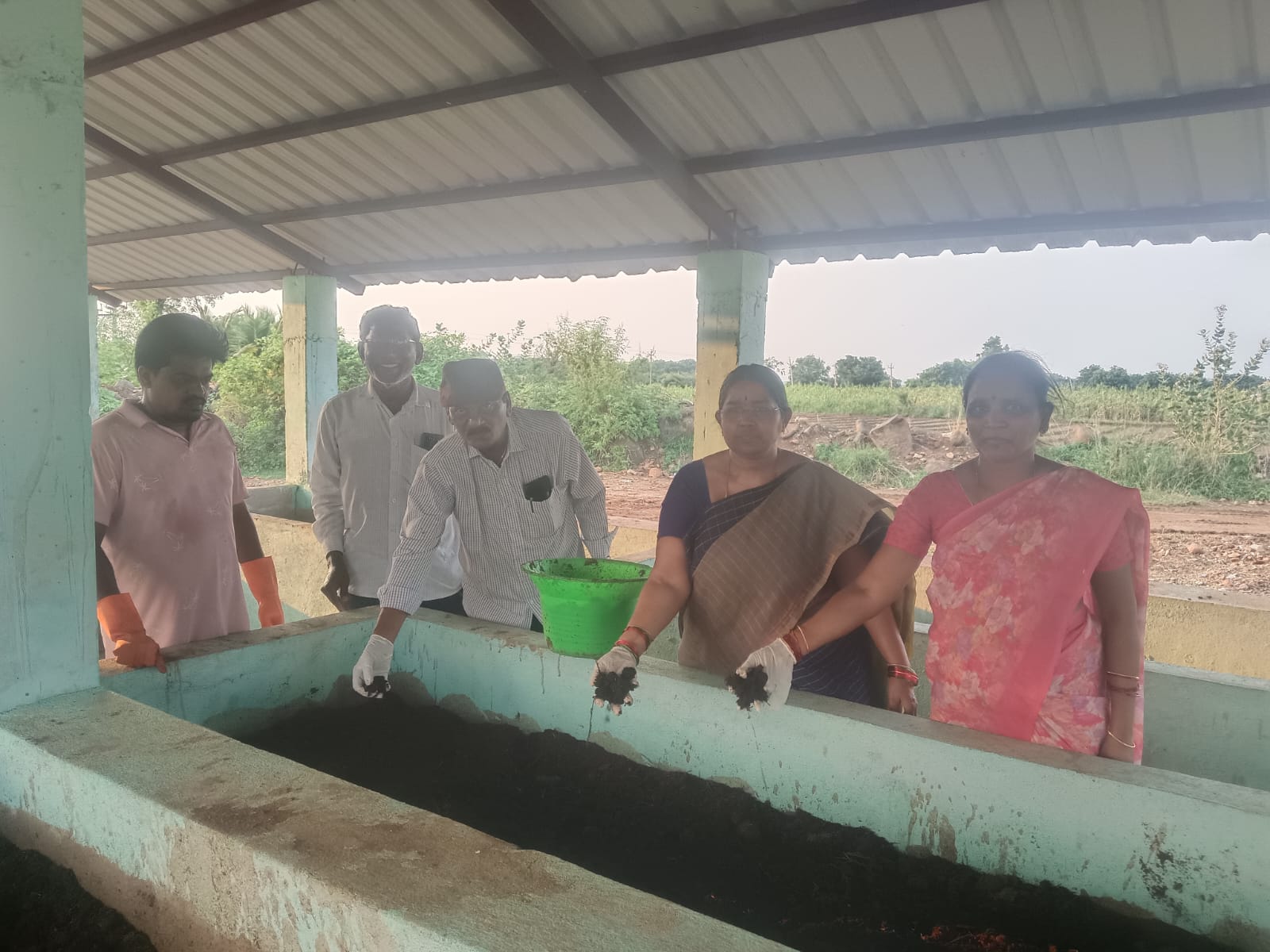 సేంద్రియ వ్యర్థాల సద్వినియోగంతో వర్మీ కంపోస్ట్ తయారీకి శ్రీకారం