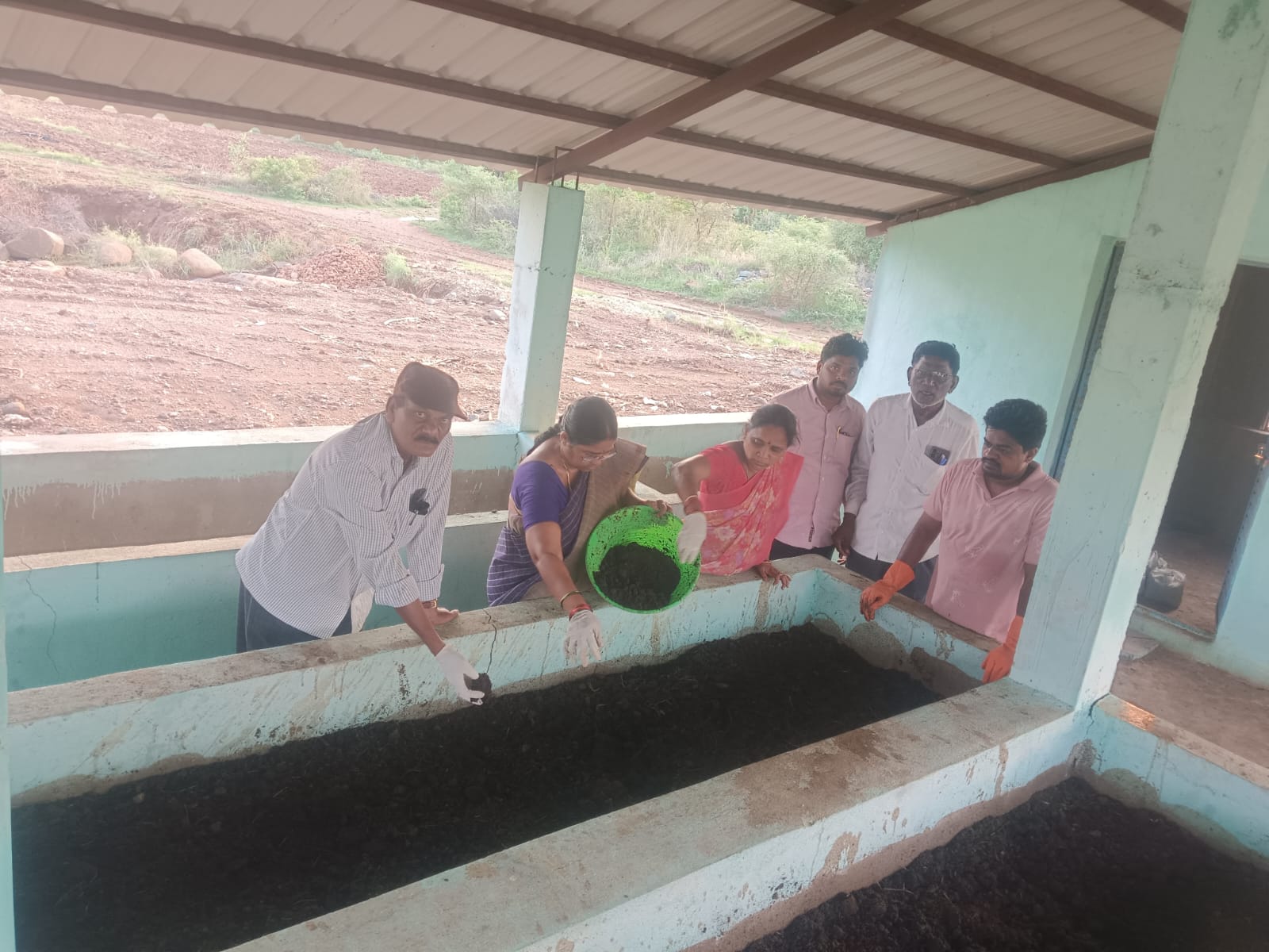 సేంద్రియ వ్యర్థాల సద్వినియోగంతో వర్మీ కంపోస్ట్ తయారీకి శ్రీకారం