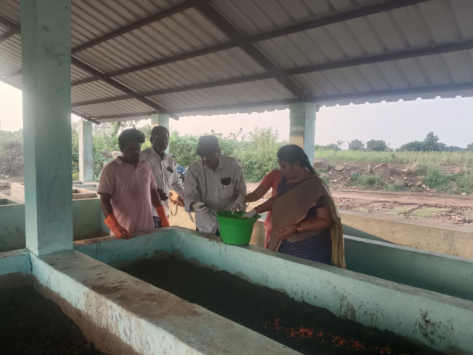 సేంద్రియ వ్యర్థాల సద్వినియోగంతో వర్మీ కంపోస్ట్ తయారీకి శ్రీకారం