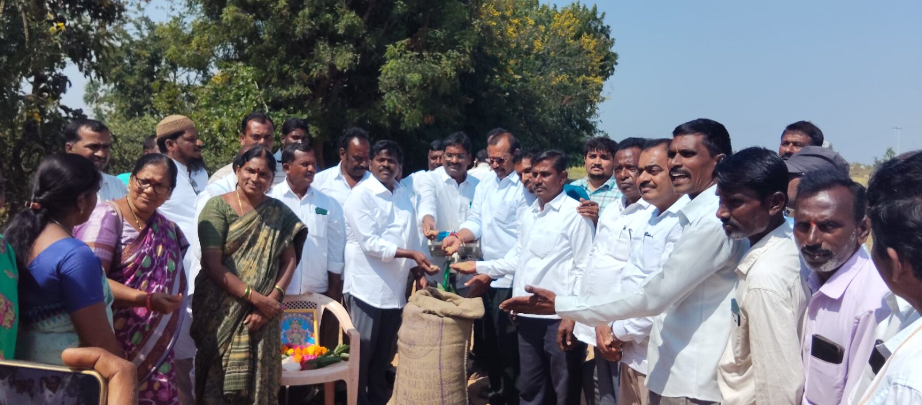 ఐకెపి ధాన్యం కొనుగోలు కేంద్రం ప్రారంభోత్సవం