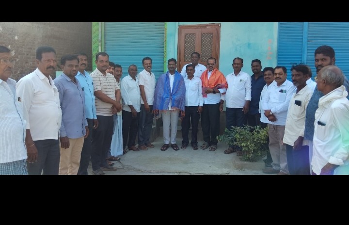 మార్కెట్ కమిటీ చైర్మన్ వైస్ చైర్మన్ కు ఘన సన్మానం
