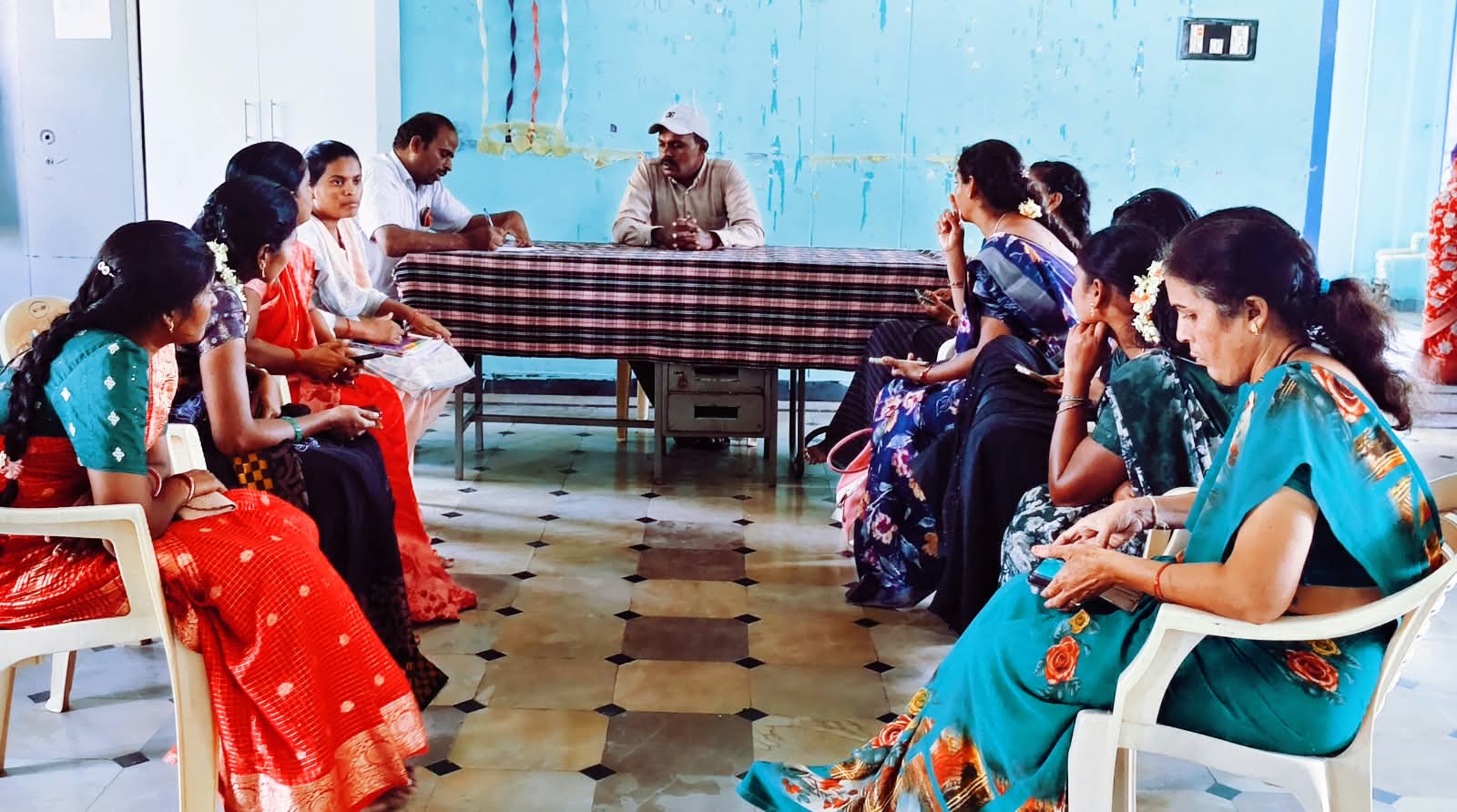 కిచెన్ గార్డెన్లతో పోషకాహార భద్రత మహిళా సంఘాల ఆధ్వర్యంలో కిచెన్ గార్డెన్ కిట్స్ పంపిణీ