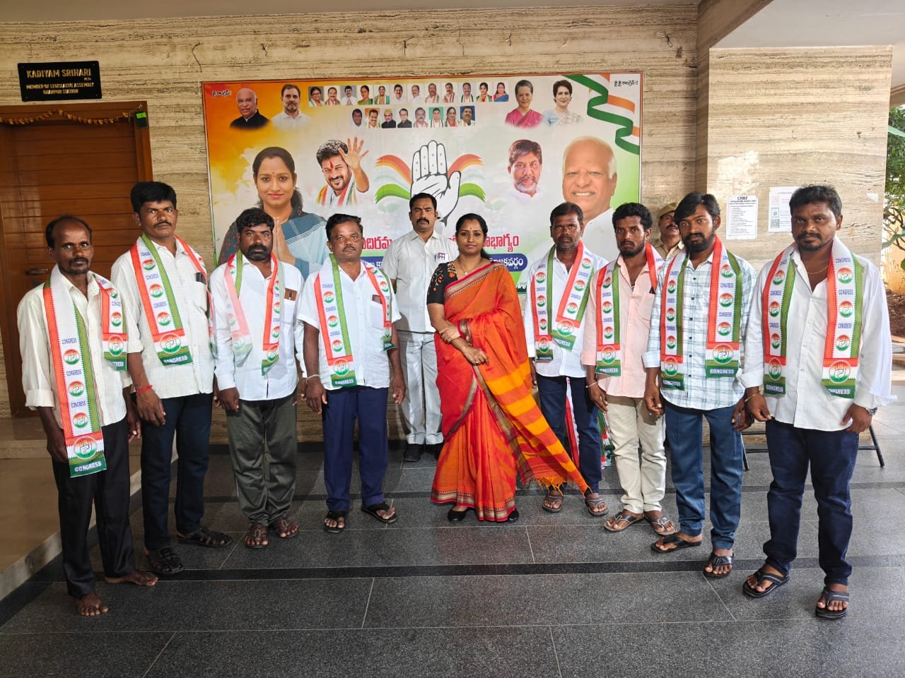 నిర్మల్‌లో మాల్ ప్రారంభోత్సవానికి సినీ సందడి.. ఐశ్వర్య రాజేష్‌ను చూసేందుకు తరలివచ్చిన అభిమానులు!