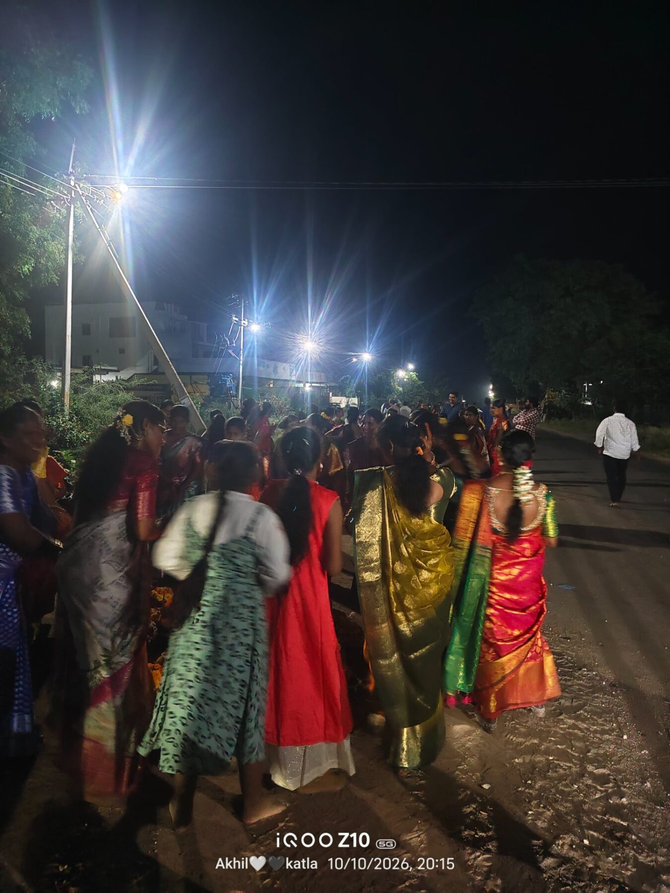 సర్పంచ్ మందపురం రాణి అనిల్ ఆధ్వర్యంలో ఇప్పగూడెంలో అంబరాన్ని తాకిన బతుకమ్మ సంబురాలు