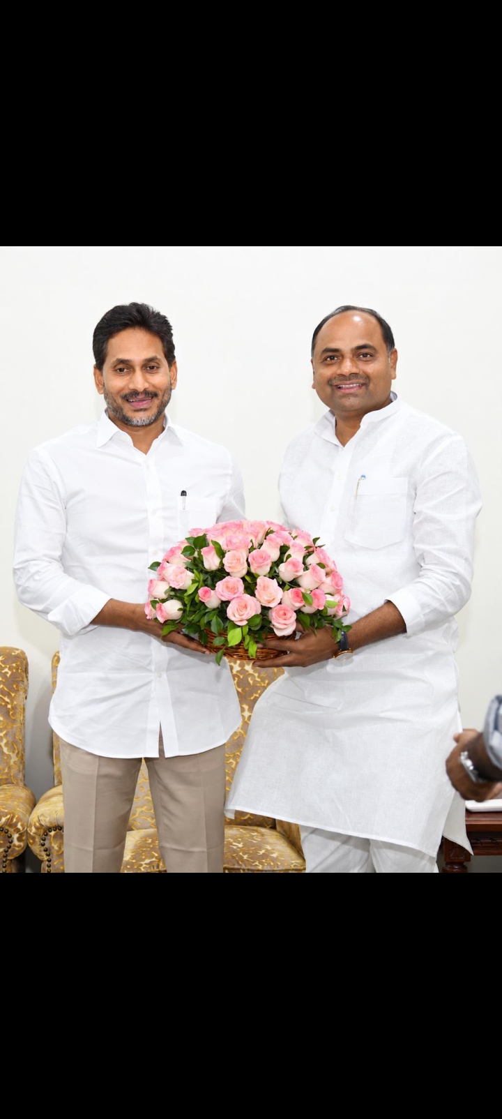 వైయస్ జగన్మోహన్ రెడ్డి గారిని కలిసిన ఎమ్మెల్యే తాటిపర్తి చంద్రశేఖర్ గారు