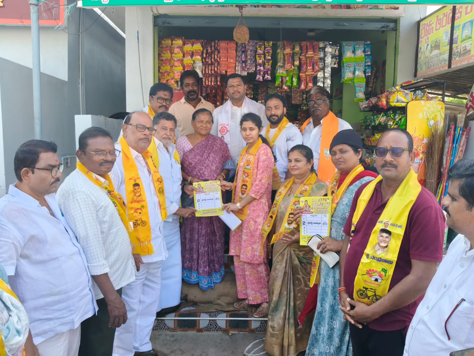 జాహ్నవి రెడ్డి గెలుపు కోసం, ప్రచార కార్యక్రమంలో దూసుకుపోతున్న ఒకటవ ప్రాదేశిక ఎంపీటీసీ వరికూటి చిరంజీవి!!!!!!!