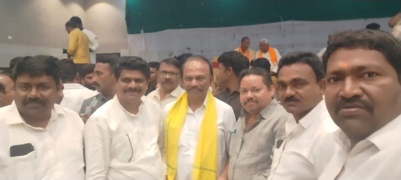 మాగుంట శ్రీనివాసులుతో మర్యాదపూర్వక భేటీలో ఓగురు ఏడుకొండలు!!!!!