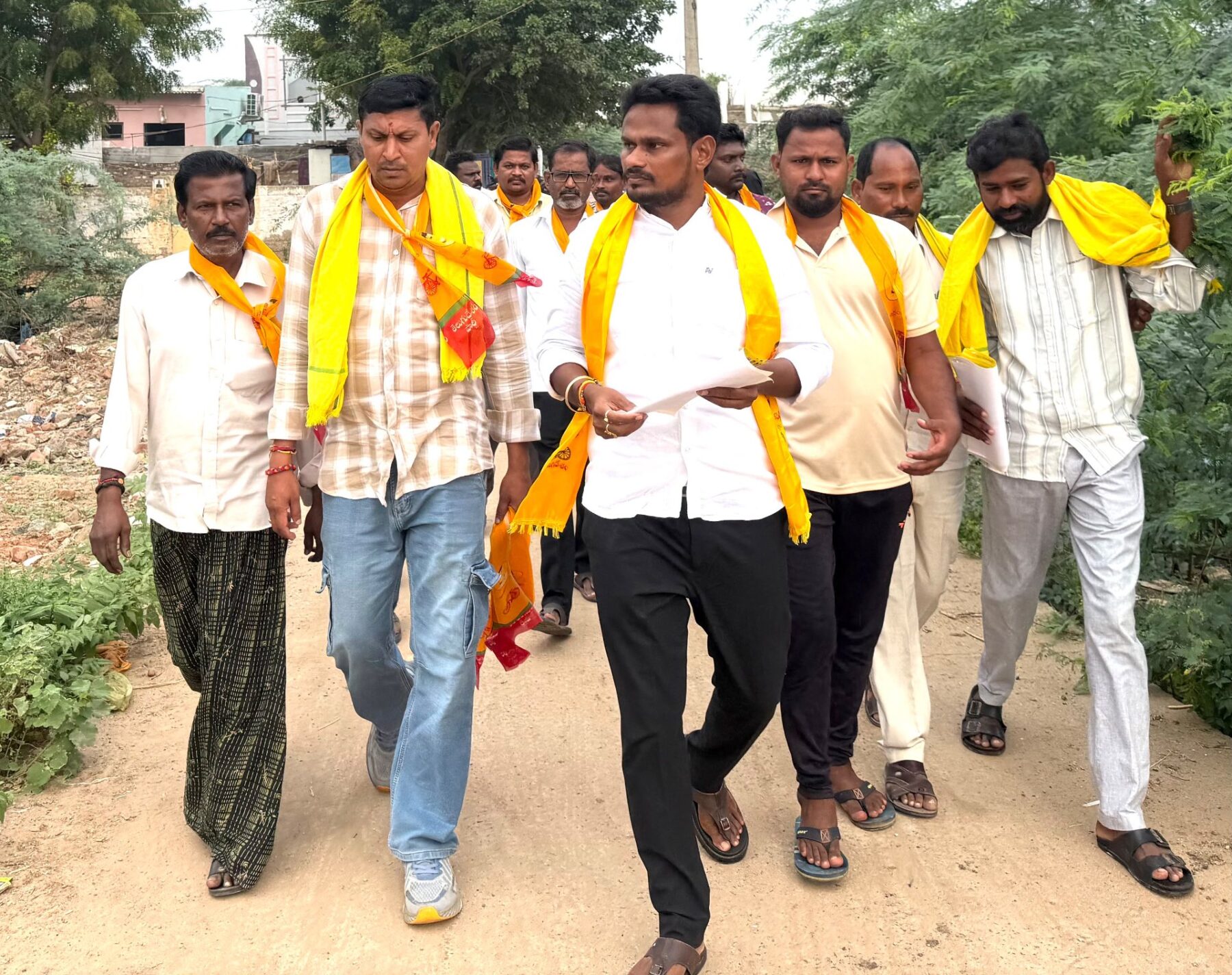 జడ్పీటీసీ అభ్యర్థి జాహ్నవి గెలుపుకోసం ప్రచారం ముమ్మరం చేసిన ఆకుపాటి వెంకటేష్!!!!