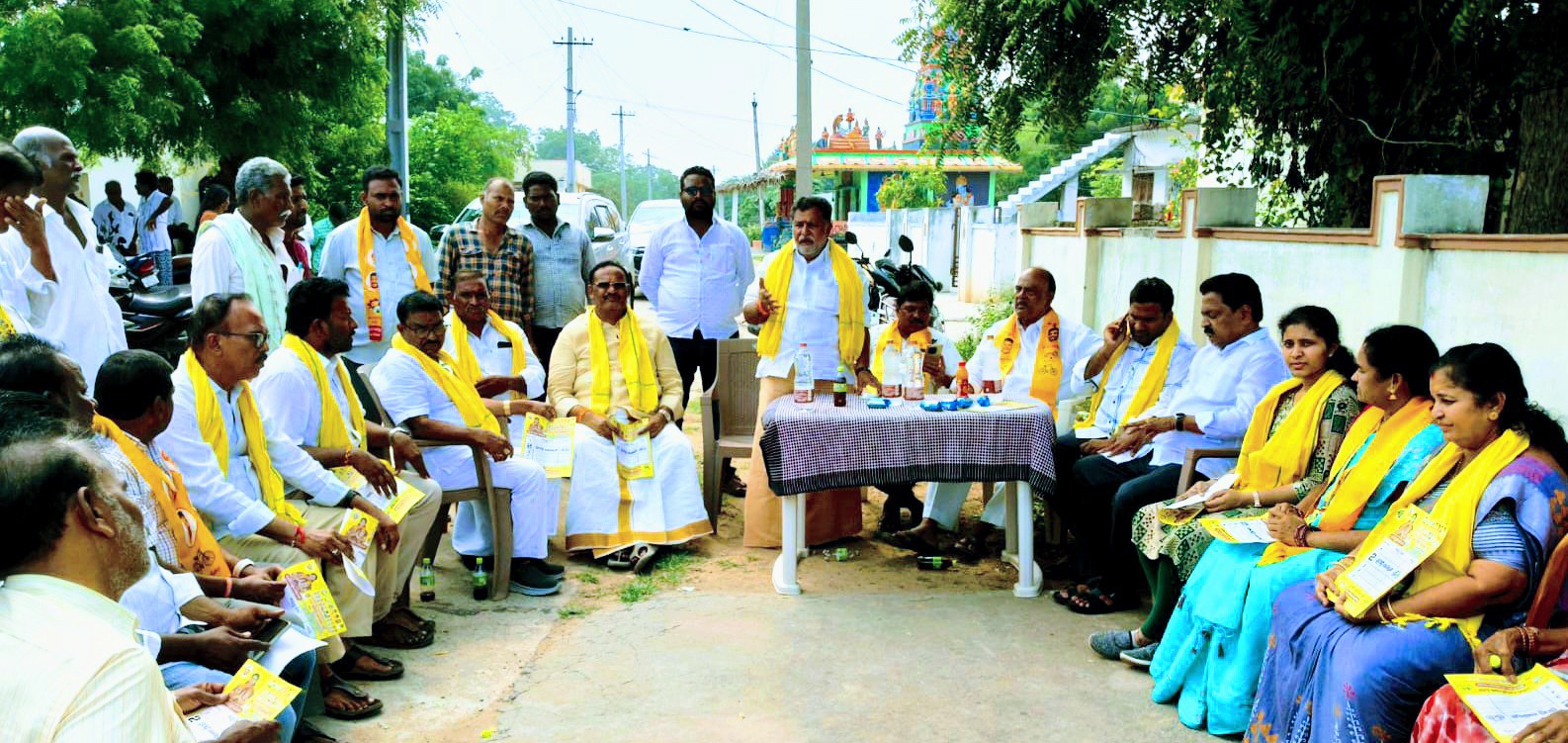 బైరెడ్డి జాహ్నవిరెడ్డి భారీ మెజారిటీతో గెలవాలి!!!పార్టీ శ్రేణులకు పిలుపునిచ్చిన మాజీ ఏయంసి చైర్మన్ దారపనేని!!!