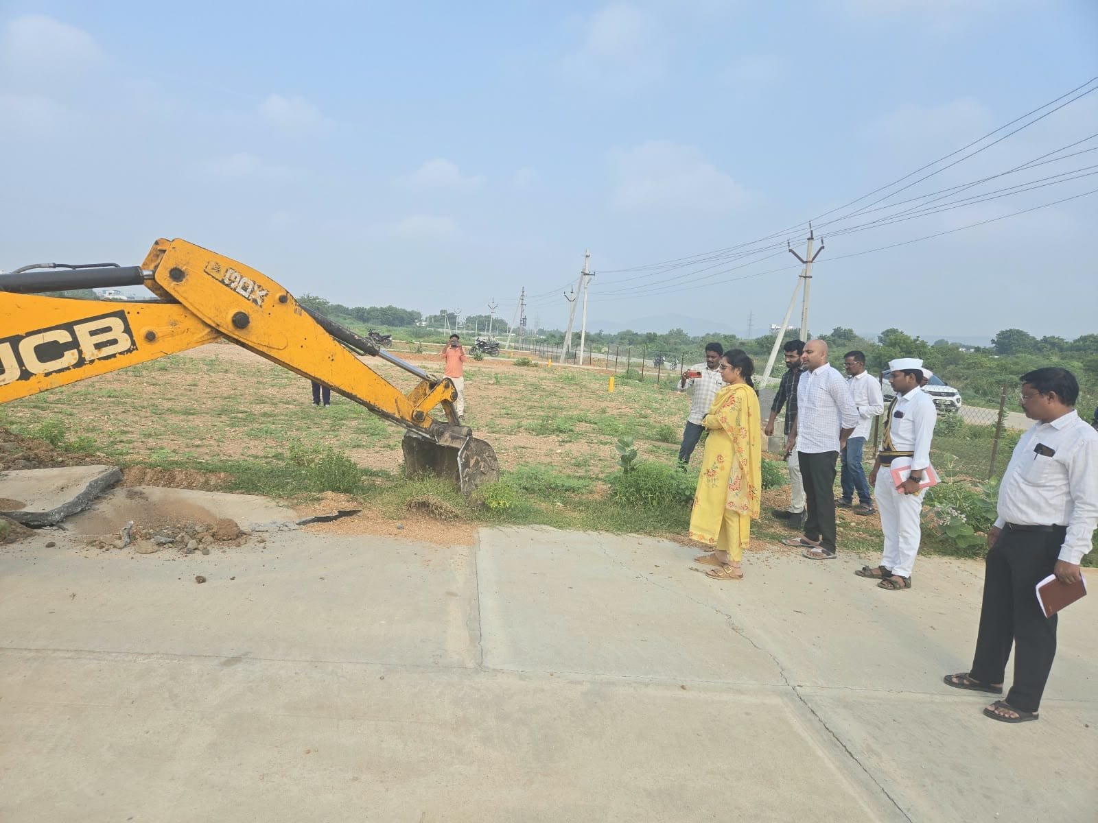 పలనాడు జిల్లా వినుకొండ మున్సిపాలిటీ పరిధిలో నిబంధనలకు విరుద్ధంగా వెలుస్తున్న అనధికార లేఔట్ల పై జేసీ. సంజనా సింహా ఉక్కుపాదం