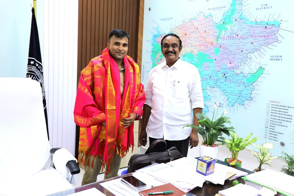 * పల్నాడు జిల్లా ఎస్పీగా బాధ్యతలు స్వీకరించిన జగదీశ్ ఆదాహళ్లి ని మర్యాదపూర్వకంగా కలిసిన ఎమ్మెల్యే డాక్టర్ చదలవాడ అరవింద బాబు**