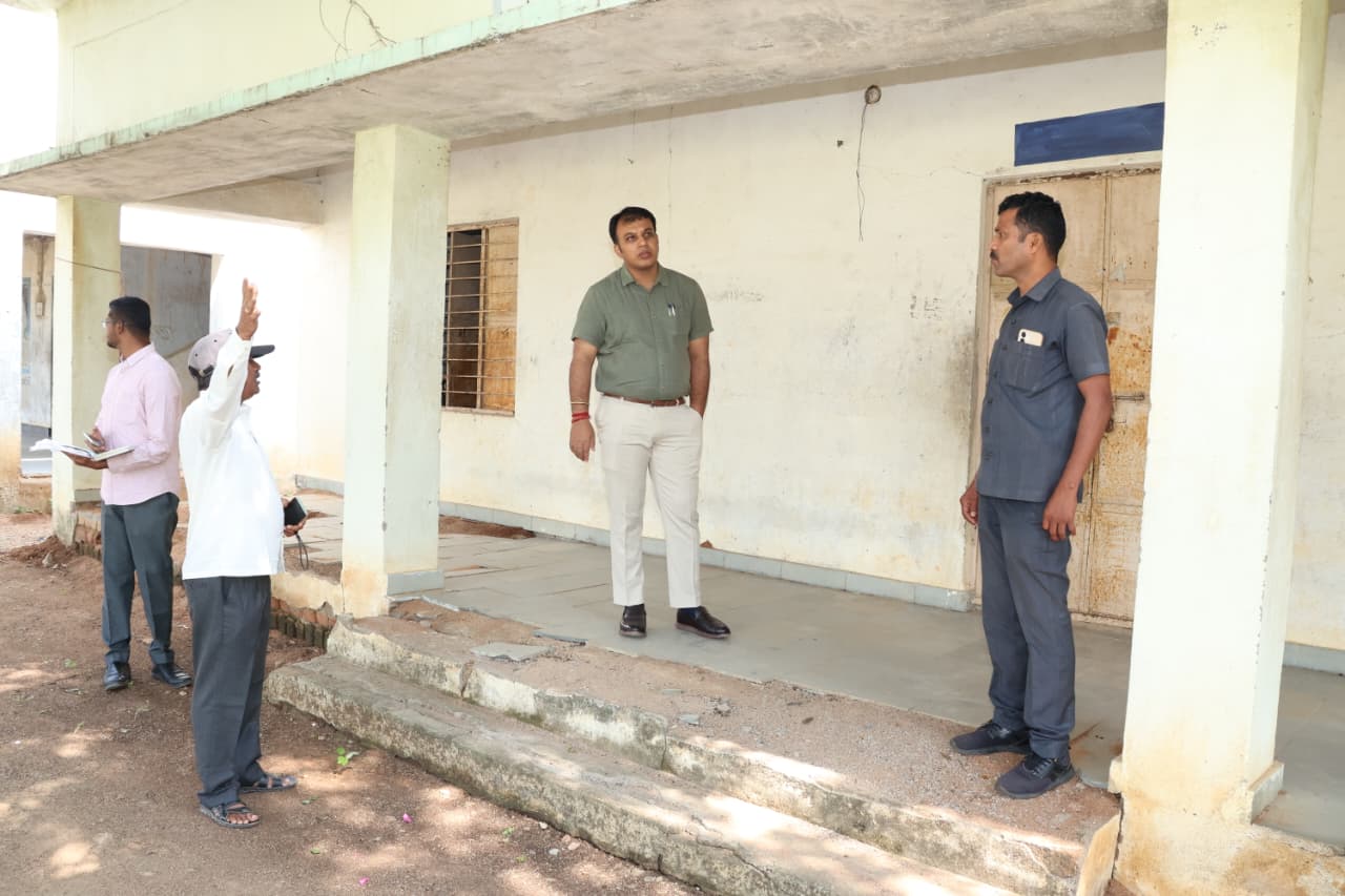 జిల్లా కలెక్టర్ నర్మెట మండల కేంద్రం లో గిరిజన సంక్షేమ ఆశ్రమ పాఠశాల ఆకస్మిక తనిఖీ