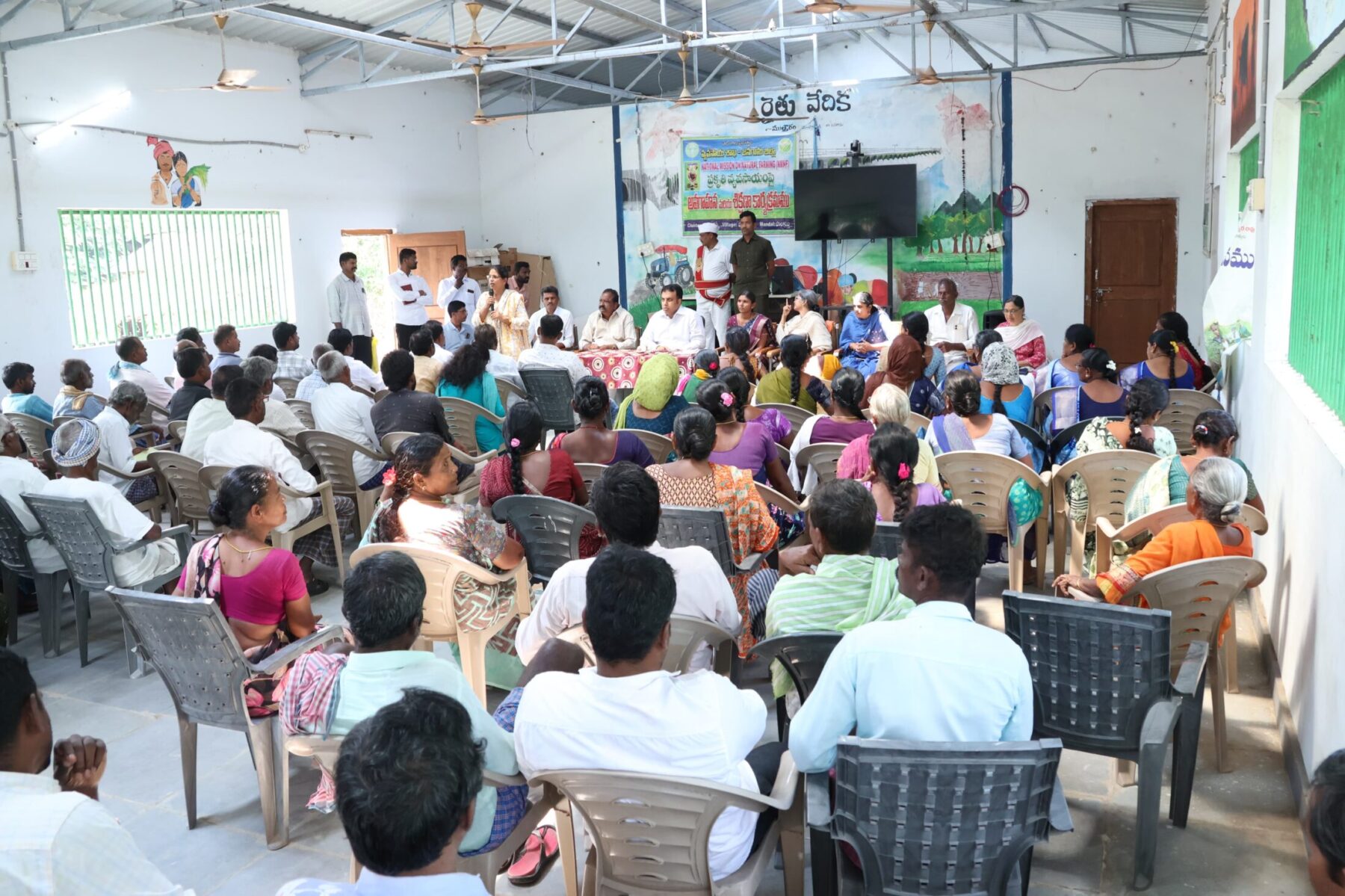 ఎల్నినో ప్రభావం నేపథ్యంలో ప్రత్యామ్నాయపంటల సాగుకు రైతులు ప్రాధాన్యత నివ్వాలి -జిల్లా కలెక్టర్ సందీప్ కుమార్ ఝా