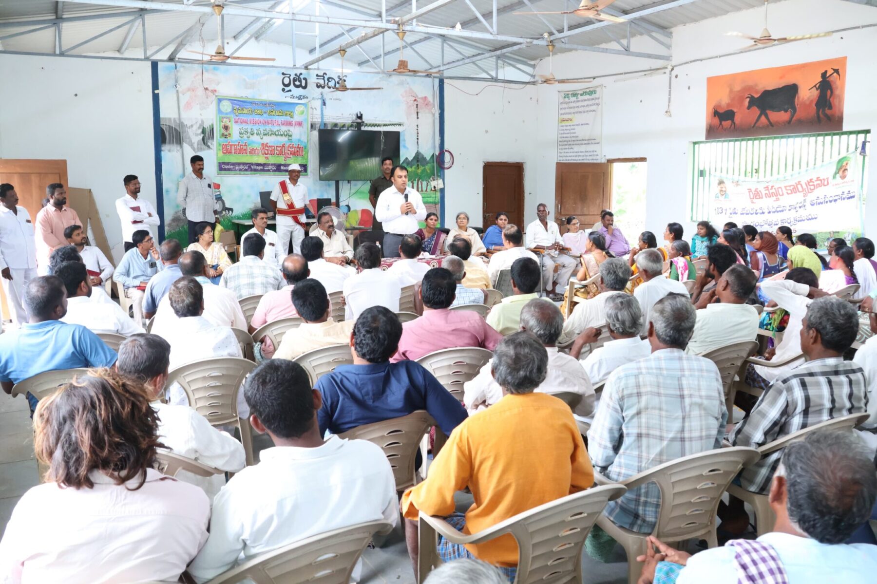 ఎల్నినో ప్రభావం నేపథ్యంలో ప్రత్యామ్నాయపంటల సాగుకు రైతులు ప్రాధాన్యత నివ్వాలి -జిల్లా కలెక్టర్ సందీప్ కుమార్ ఝా