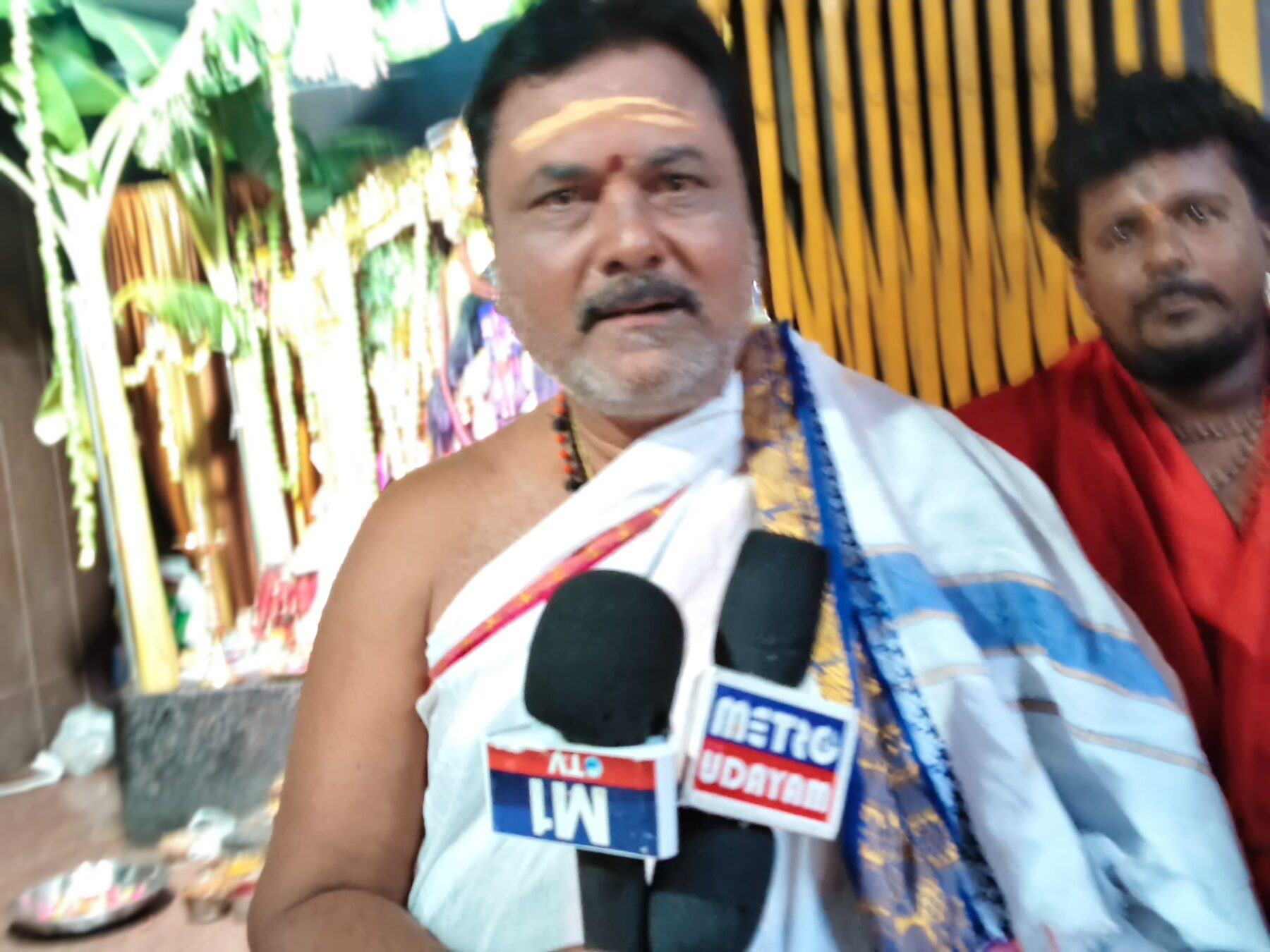 భక్తులతో కిటకిట లాడిన శ్రీ విజయ దుర్గా మాత దేవాలయం