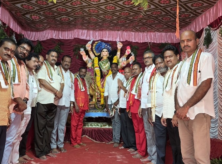 దుర్గాదేవి నవరాత్రుల సందర్భంగా ప్రత్యేక పూజలు