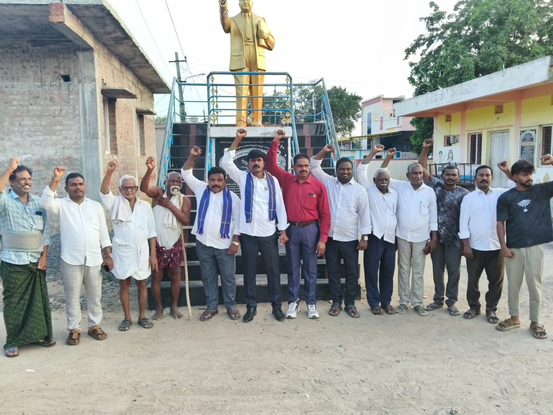 దళితుల సమస్యలపై సీఎం స్పందించాలి: అశోక్‌బాబు