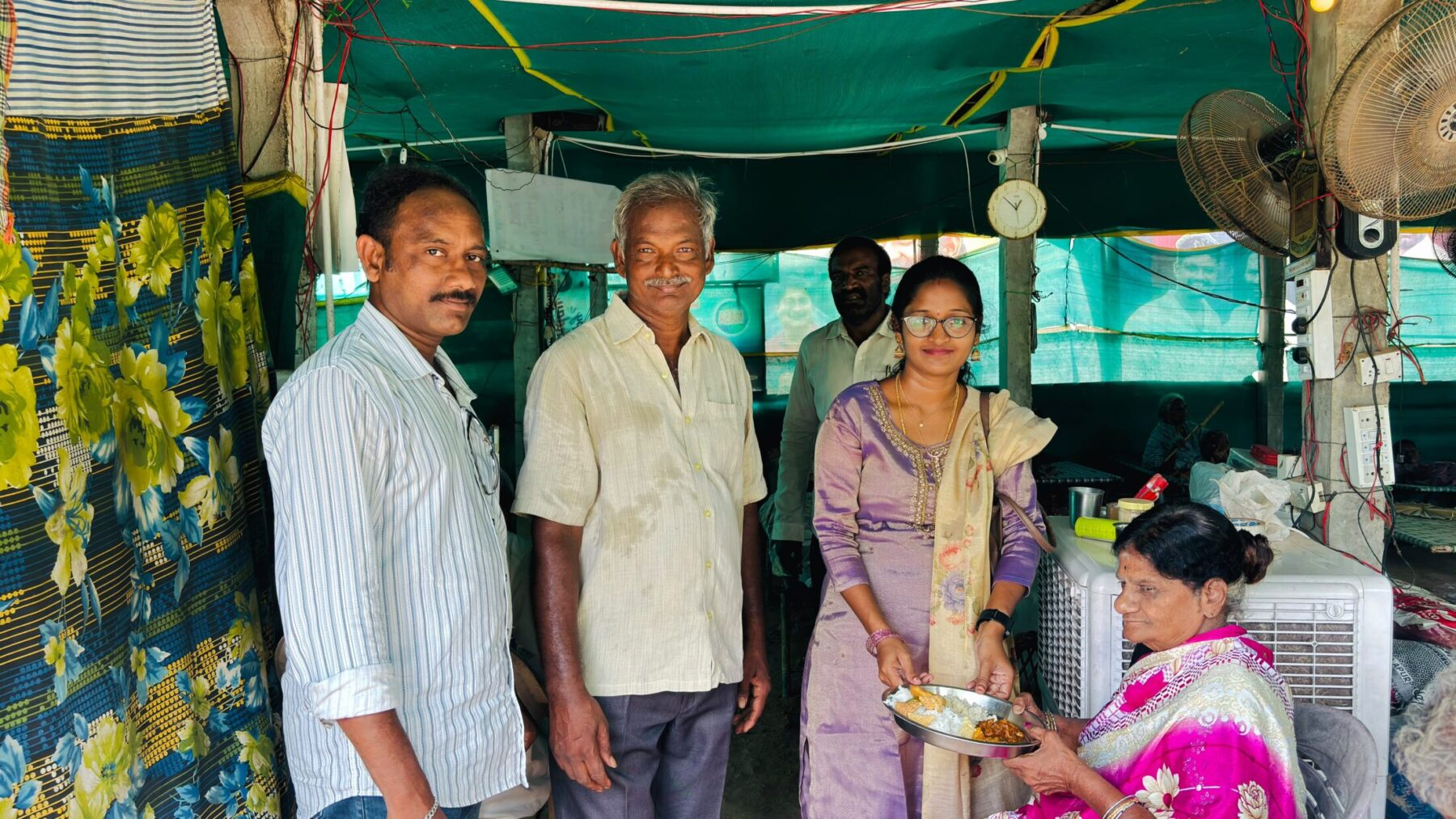 60 మంది దివ్యాంగులు, వృద్ధులకు అన్నదానం