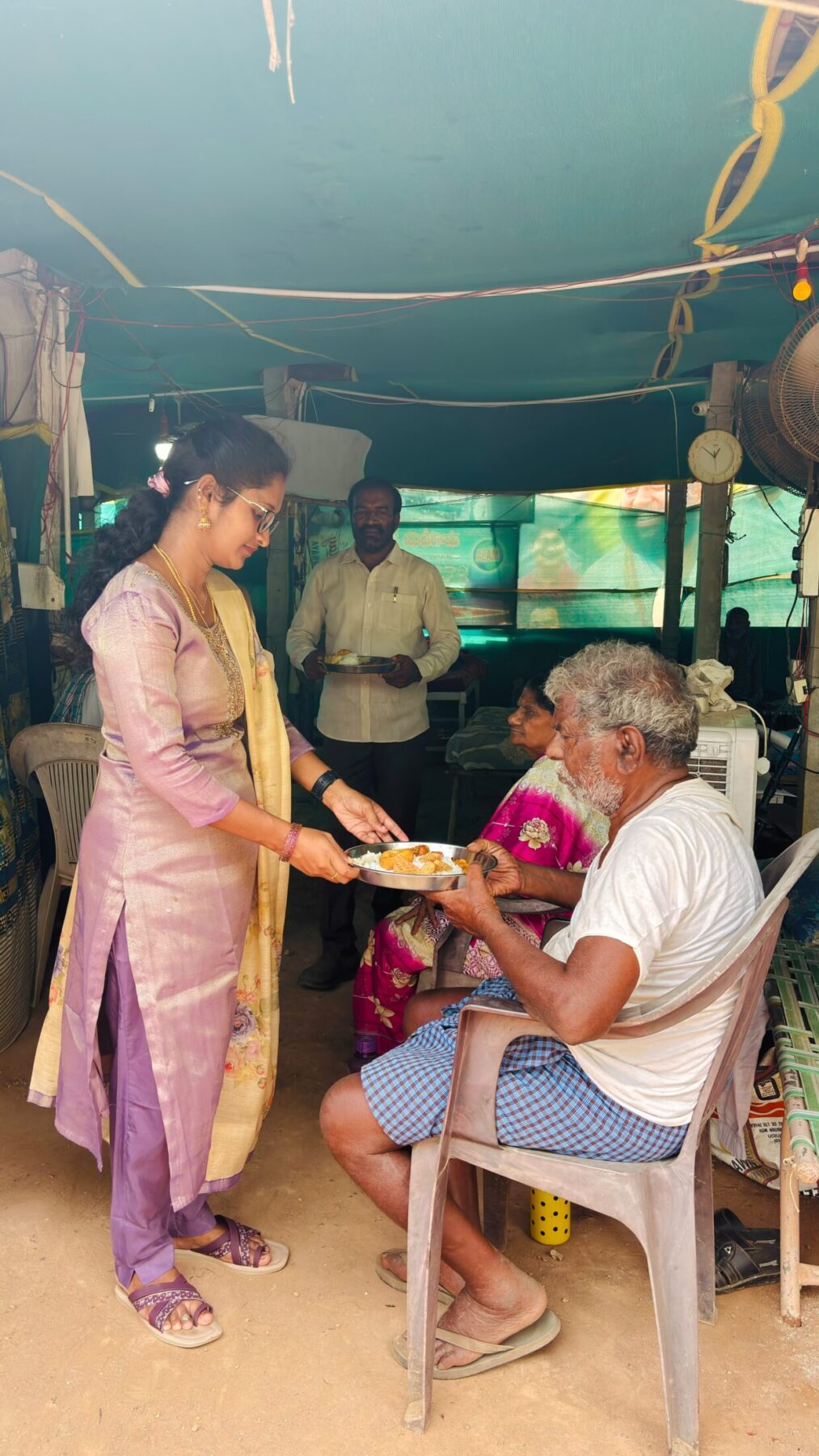 60 మంది దివ్యాంగులు, వృద్ధులకు అన్నదానం