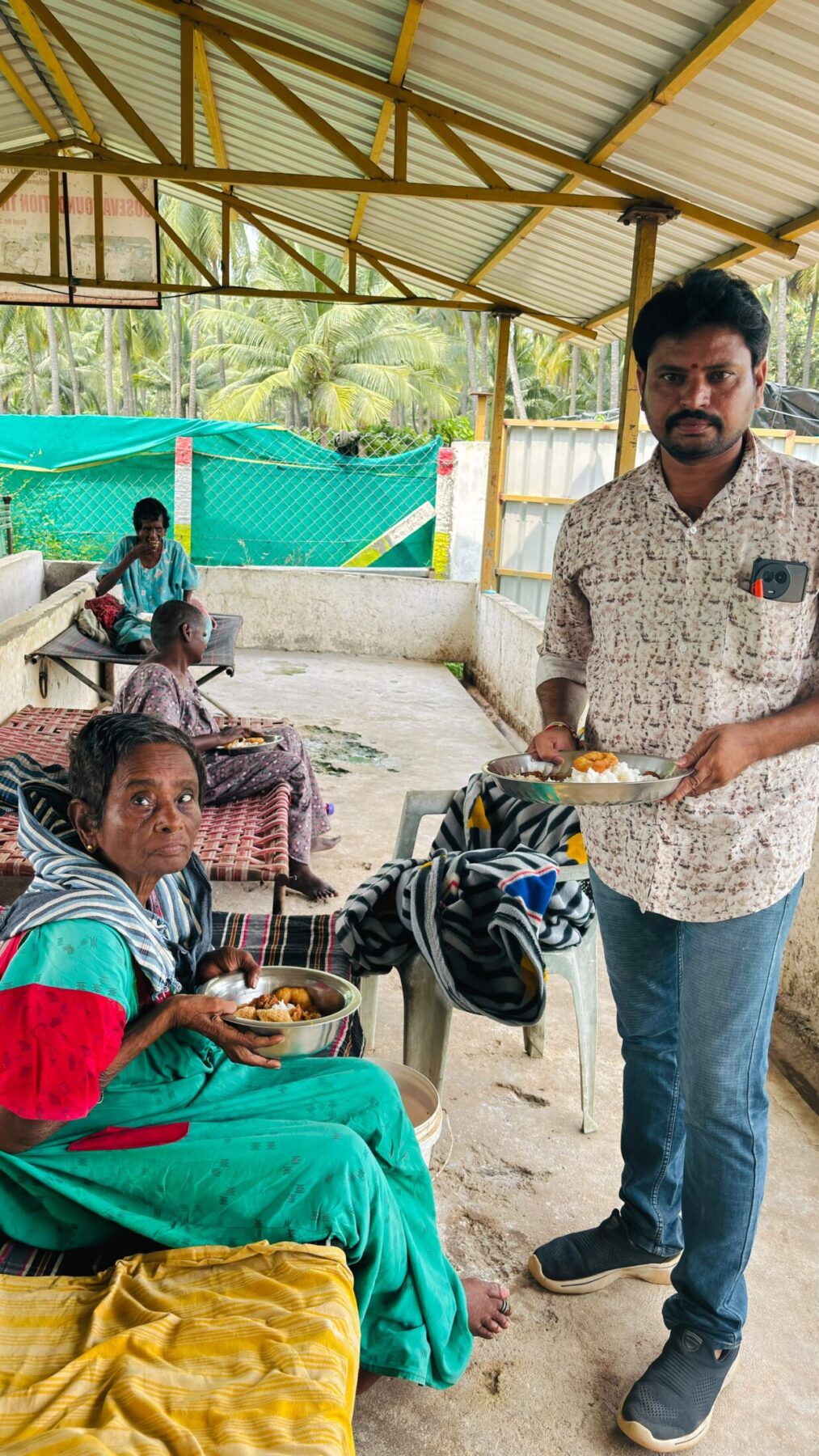 60 మంది దివ్యాంగులు, వృద్ధులకు అన్నదానం
