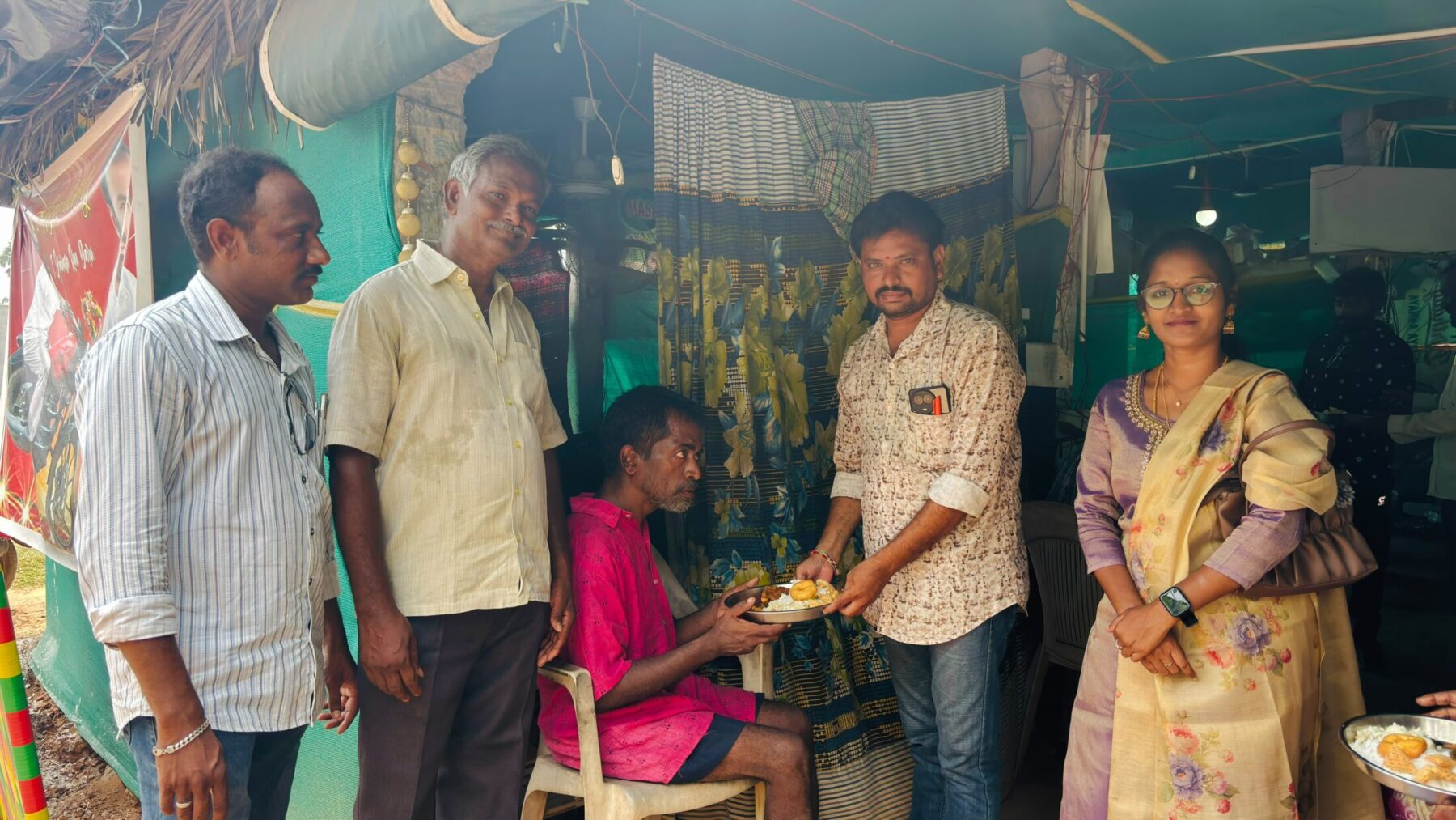 60 మంది దివ్యాంగులు, వృద్ధులకు అన్నదానం