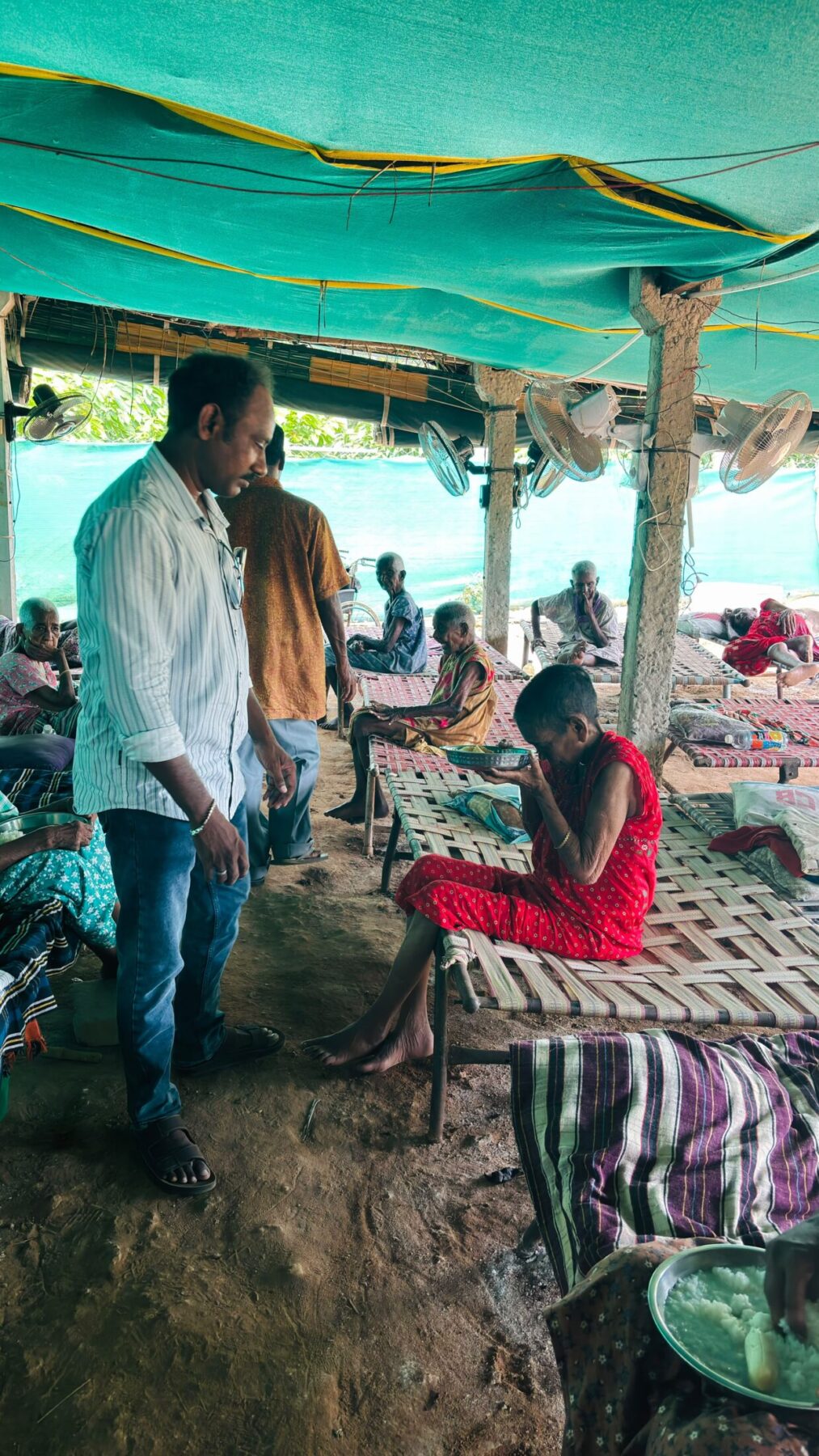 60 మంది దివ్యాంగులు, వృద్ధులకు అన్నదానం