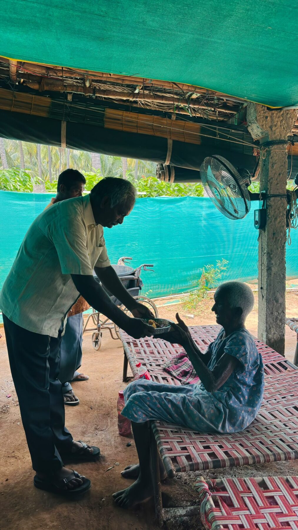 60 మంది దివ్యాంగులు, వృద్ధులకు అన్నదానం