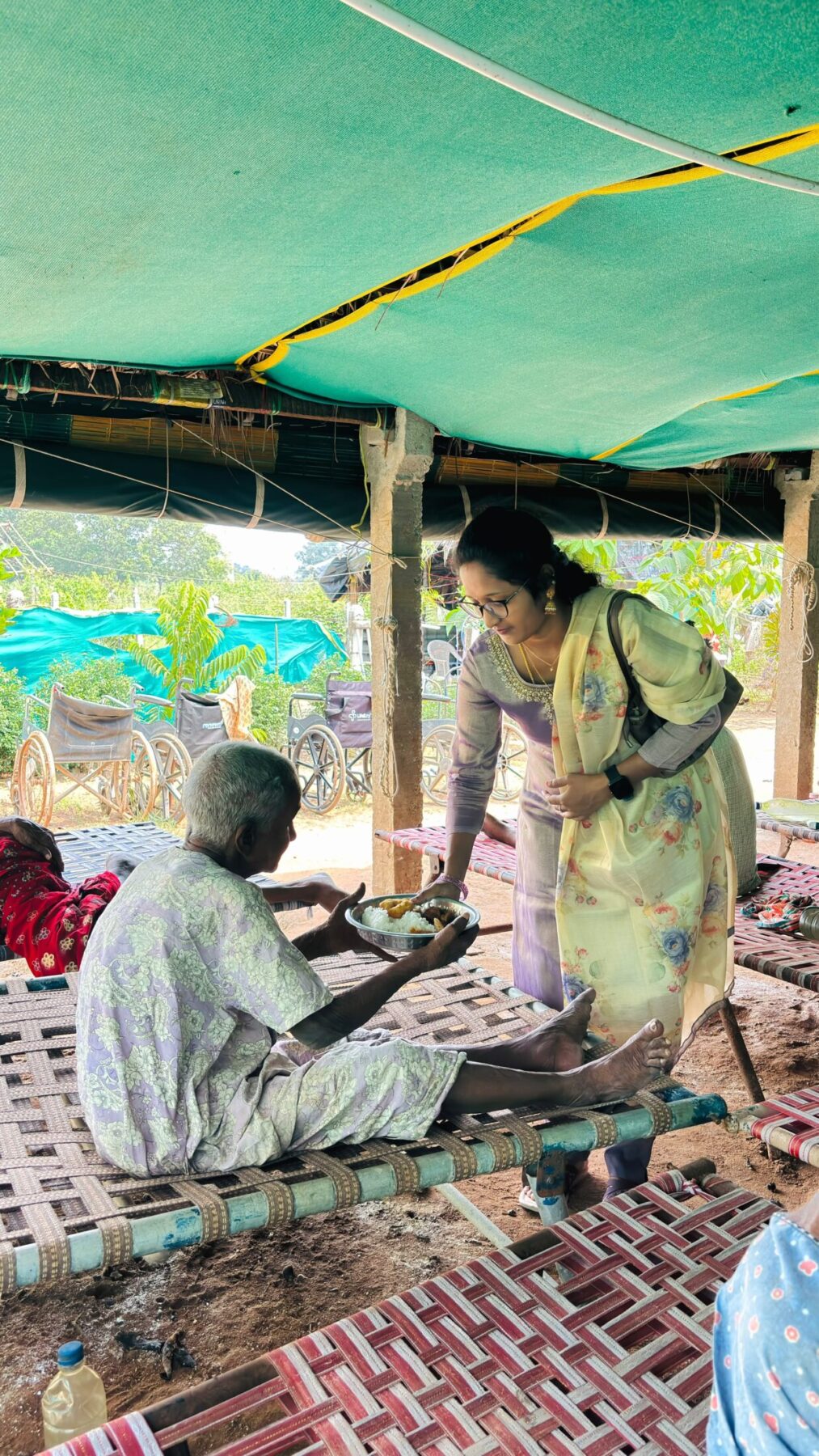 60 మంది దివ్యాంగులు, వృద్ధులకు అన్నదానం