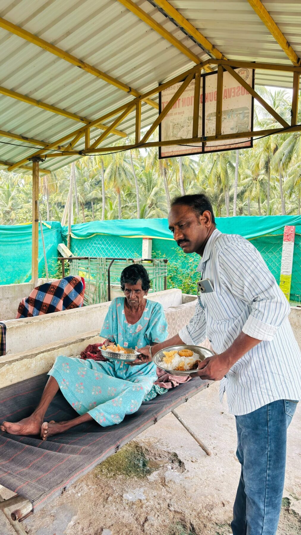 60 మంది దివ్యాంగులు, వృద్ధులకు అన్నదానం