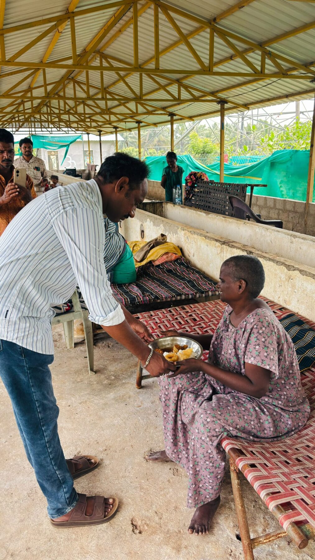 60 మంది దివ్యాంగులు, వృద్ధులకు అన్నదానం