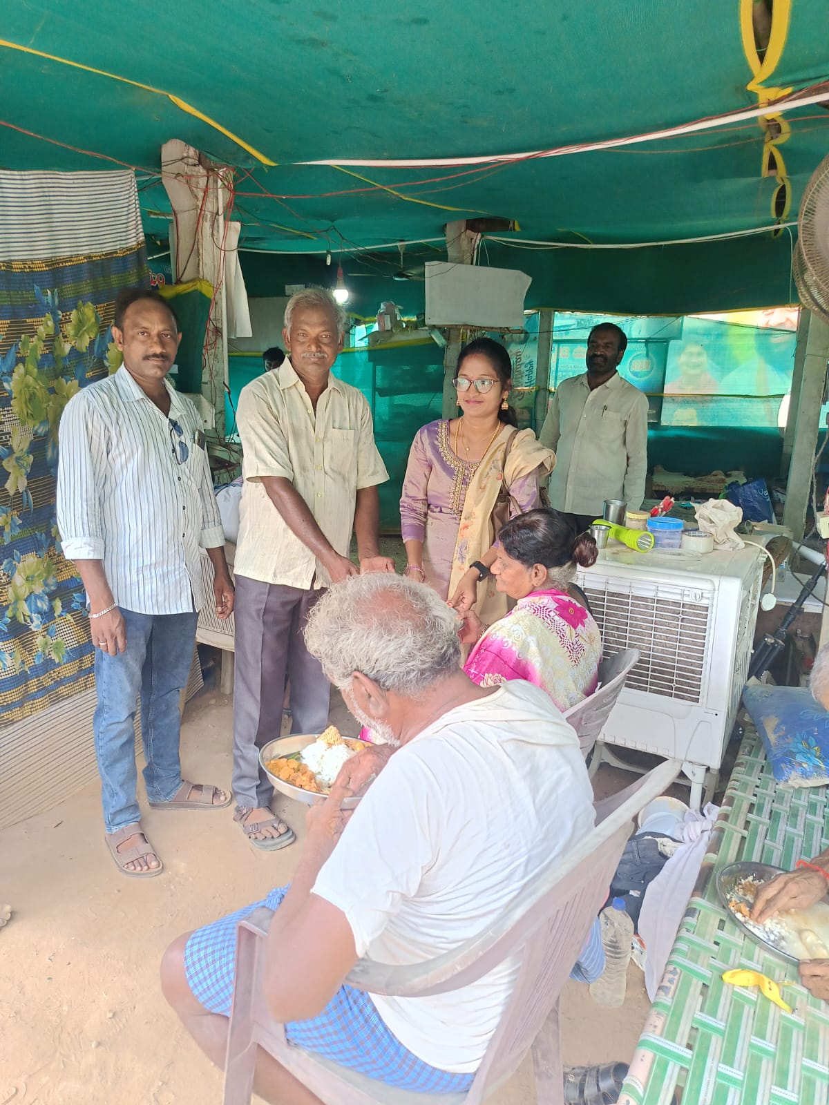 60 మంది దివ్యాంగులు, వృద్ధులకు అన్నదానం