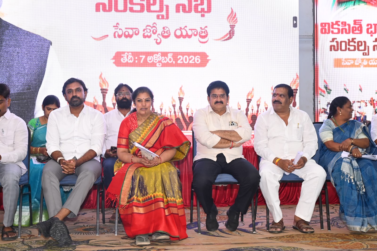 మోదీ 25 ఏళ్ల ప్రజా సేవ స్ఫూర్తిదాయకం