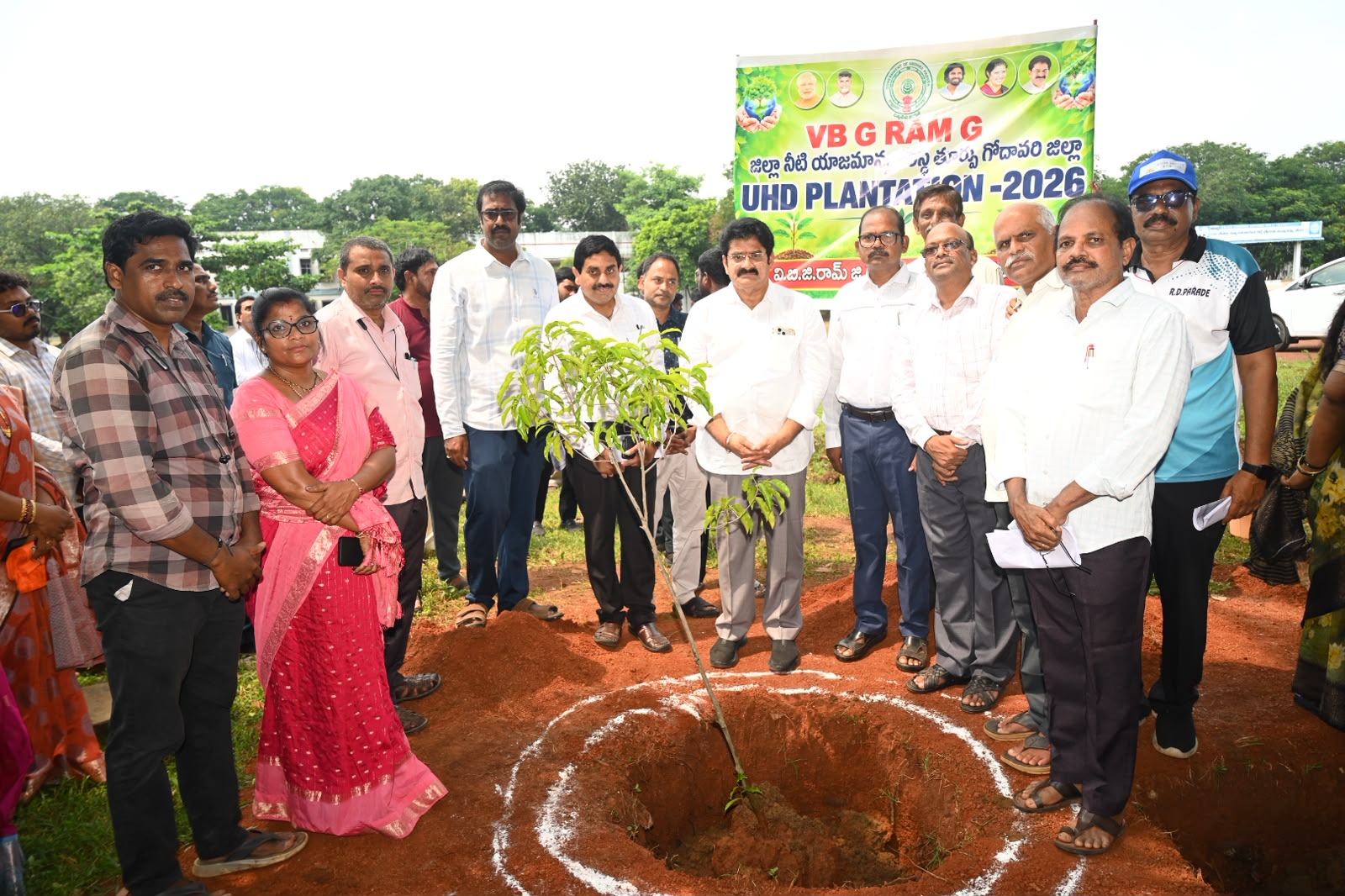 అనంత అరణ్య ప్రాజెక్ట్‌లో మొక్కలు నాటిన ఎమ్మెల్యే నల్లమిల్లి