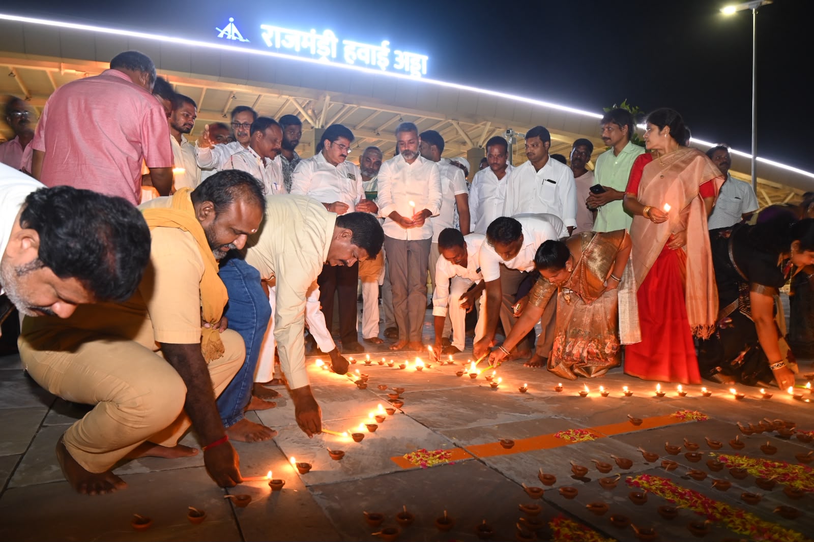 ఆశీర్వాద దీపం వెలిగించిన ఎమ్మెల్యే నల్లమిల్లి