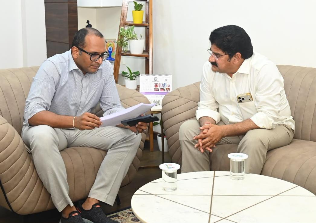 పెదపూడి మండల అభివృద్ధి పనులపై కలెక్టర్‌తో ఎమ్మెల్యే సమావేశం