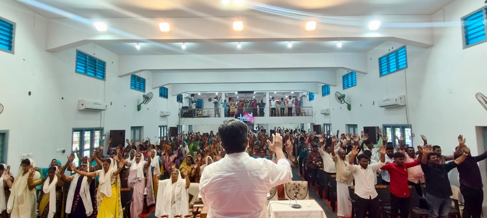 న్యూ లైఫ్ ఆరాధన మందిరంలో ప్రత్యేక ప్రార్థనలు